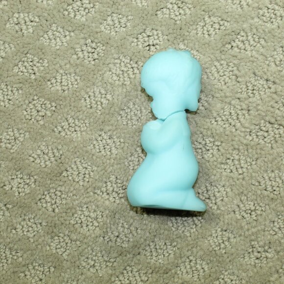 Vintage Fenton 3.75" Satin Blue Glass Praying Boy Figurine with Original Sticker - Picture 9 of 10